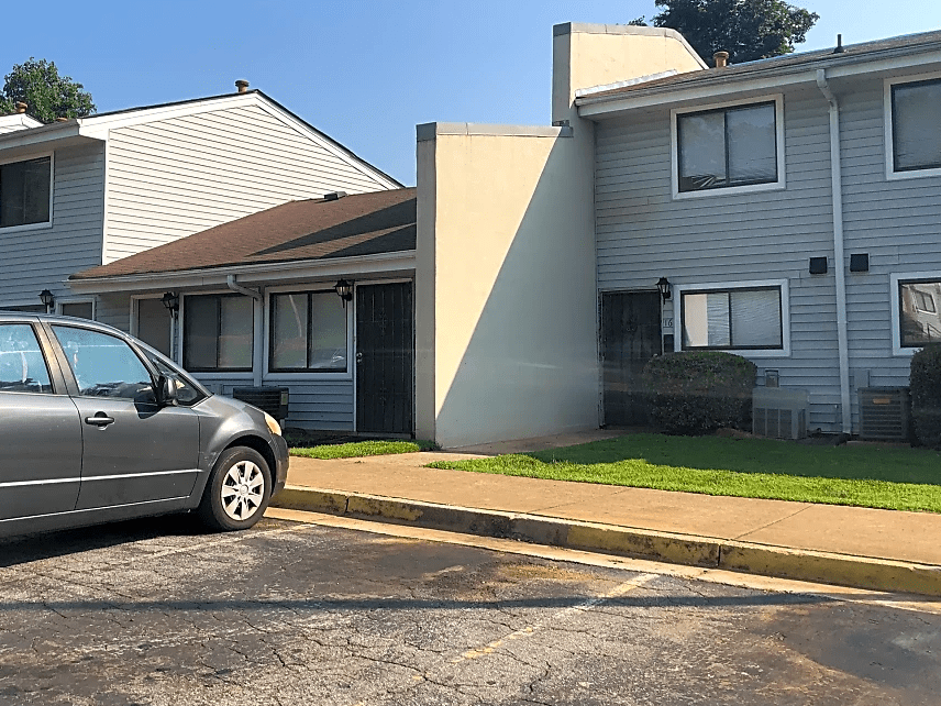 Oxford Village Affordable Townhouses I, Low Apartments